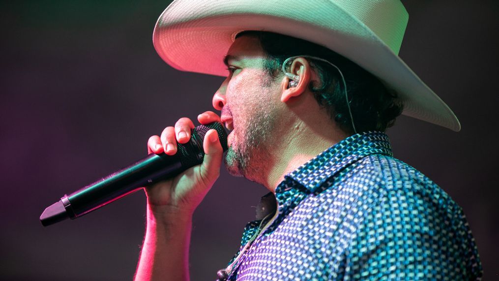 Tejano star Bobby Pulido performs at Fiesta de los Reyes on Wednesday night. (PHOTO: Gabe Redondo/SBG San Antonio)