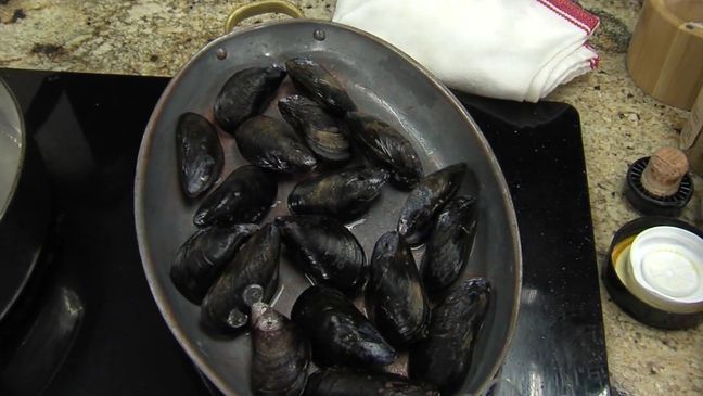 Chef Brian West shows us his delicious Tropical Steamed Mussels recipe.