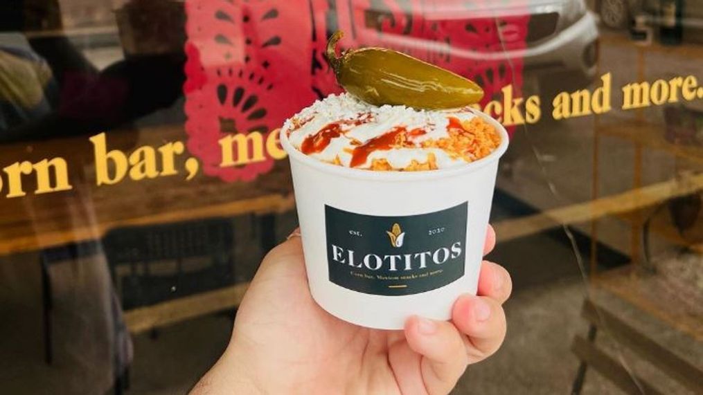 Last week, we talked about the viral Edgar haircut and how a food truck park in San Antonio joked about banning anyone with that haircut. Well now, Elotitos Corn Bar, nestled in the heart of the city, has unveiled its latest culinary creation: the Edgar Special. (PHOTO: Elotitos IG)