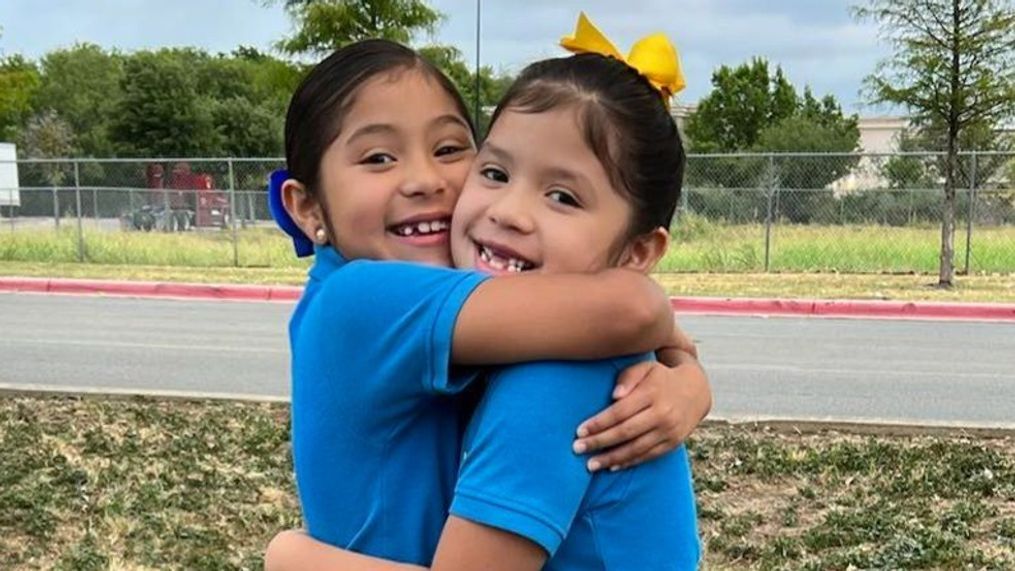 Sister love before the 1st day of school (Christina  Ortega)